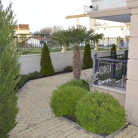 джули 2 Apartment